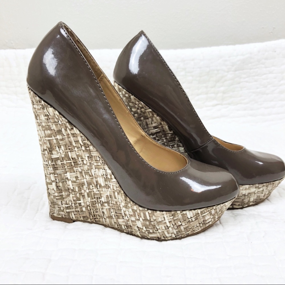 Steve Madden Closed-Toe Olive Wedges